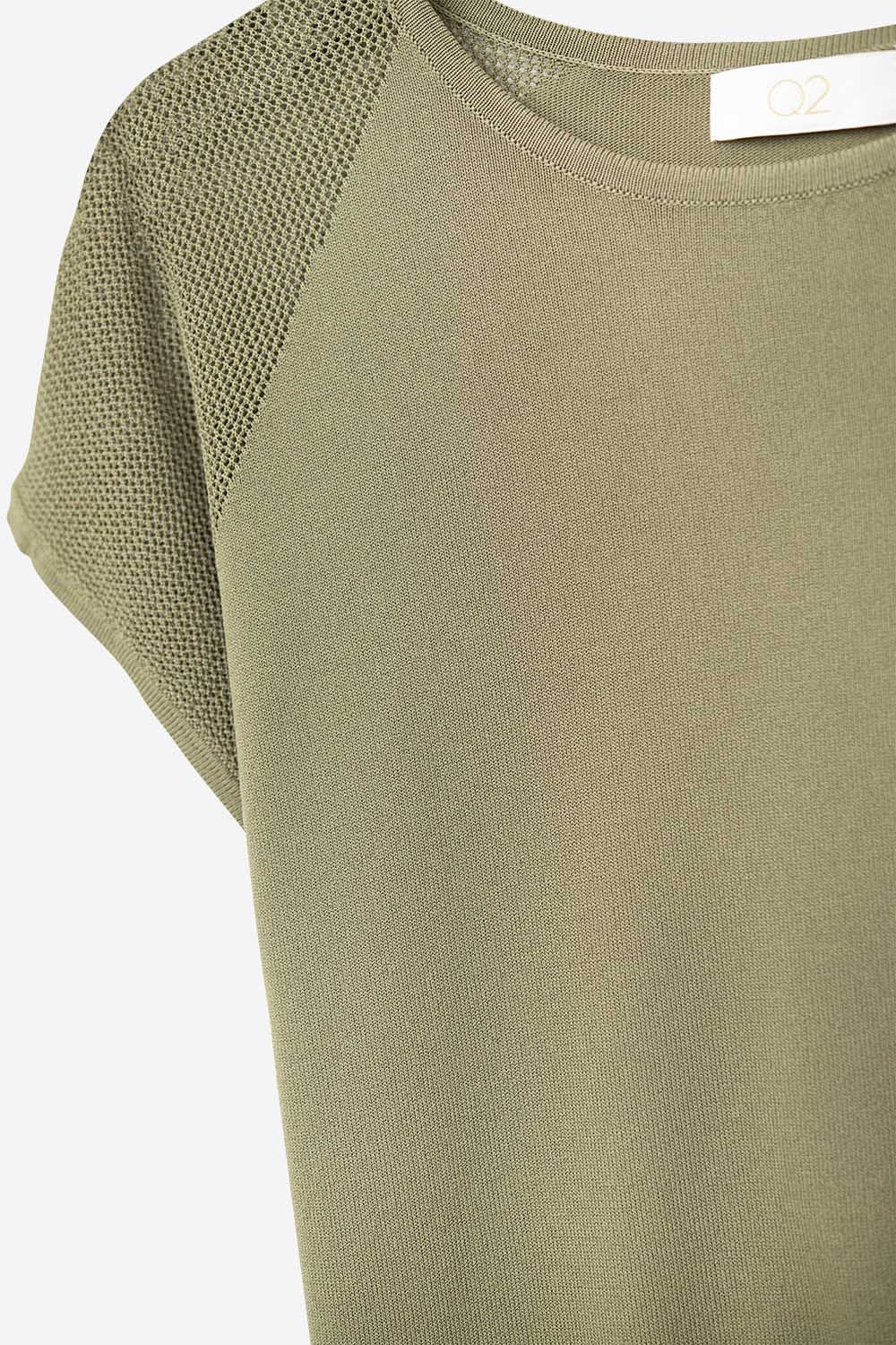 Pull à manches courtes kaki avec maille tricotée sur l'épaule