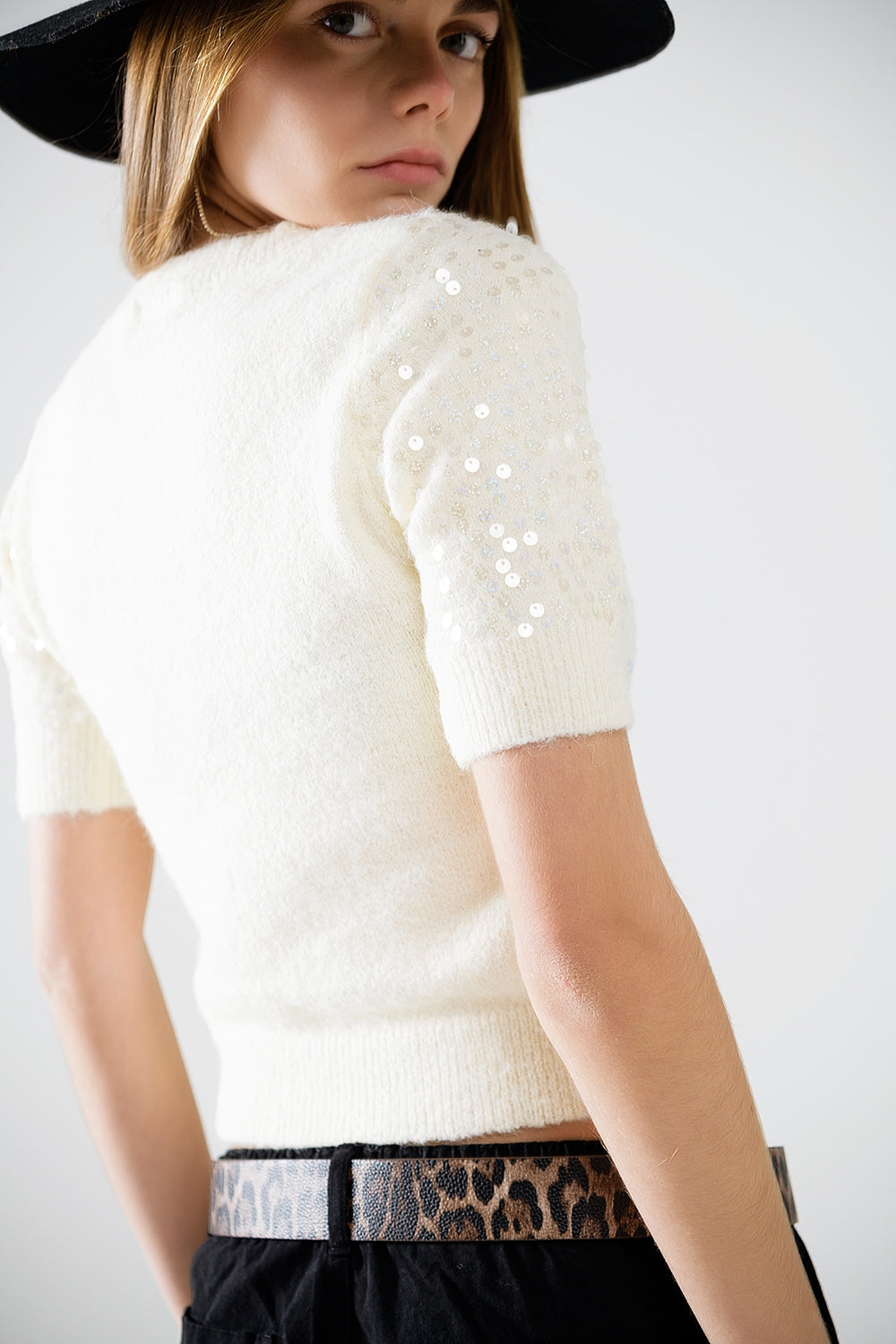 Pull à paillettes à manches courtes en crème