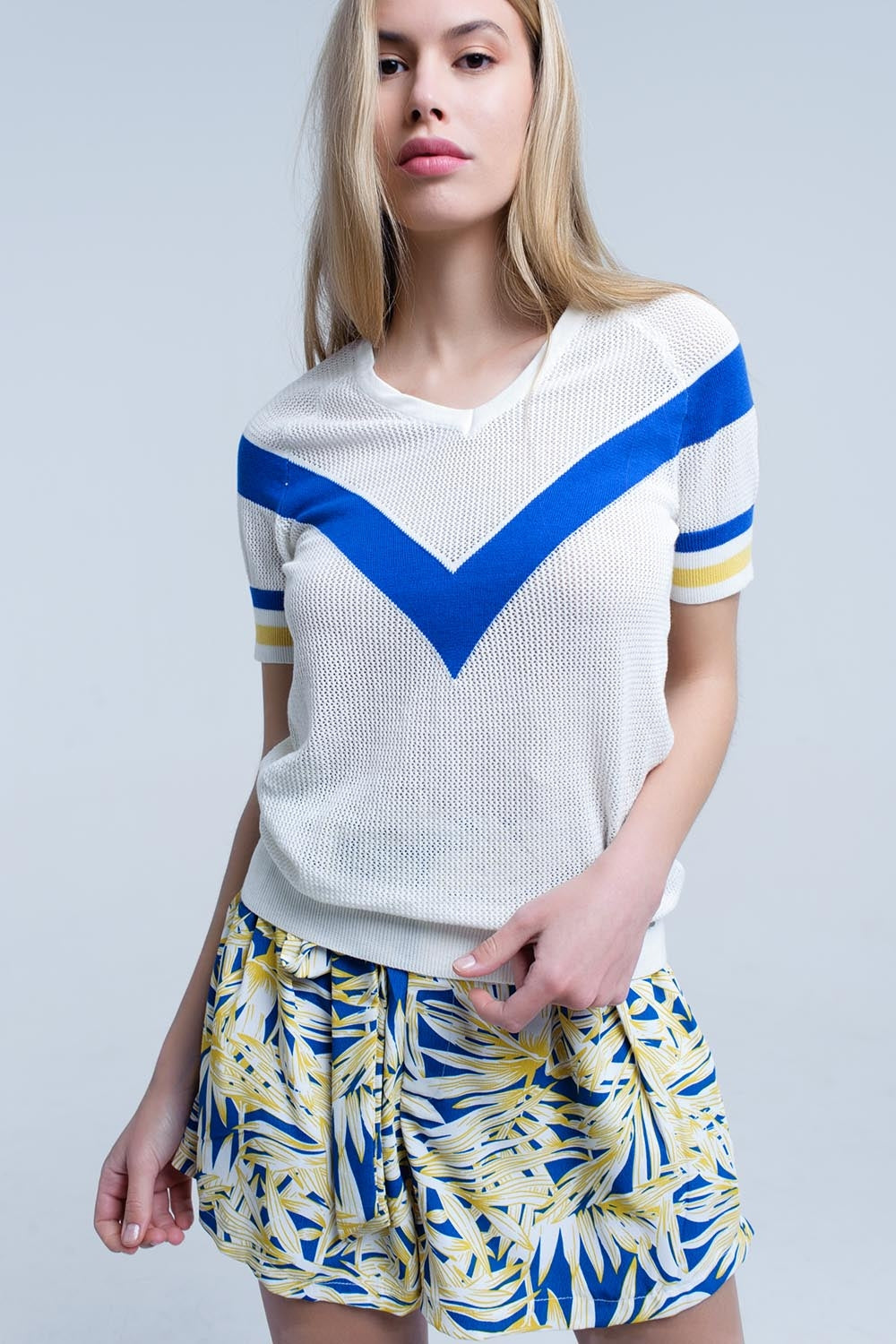 Pull ajouré blanc avec détail bleu