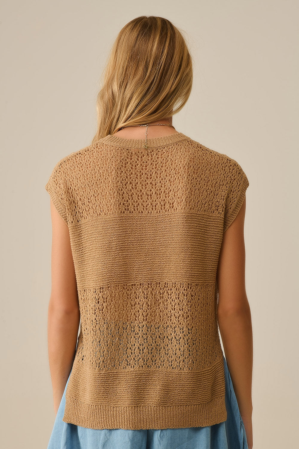Pull camel en maille ouverte douce et manches tombantes