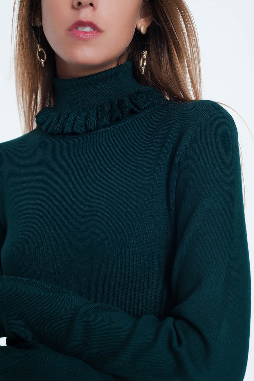 Pull côtelé ajusté avec collier à volants vert