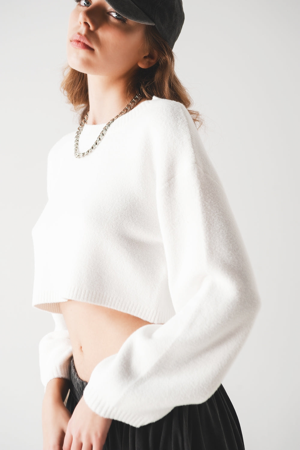 Pull court en maille duveteuse creme