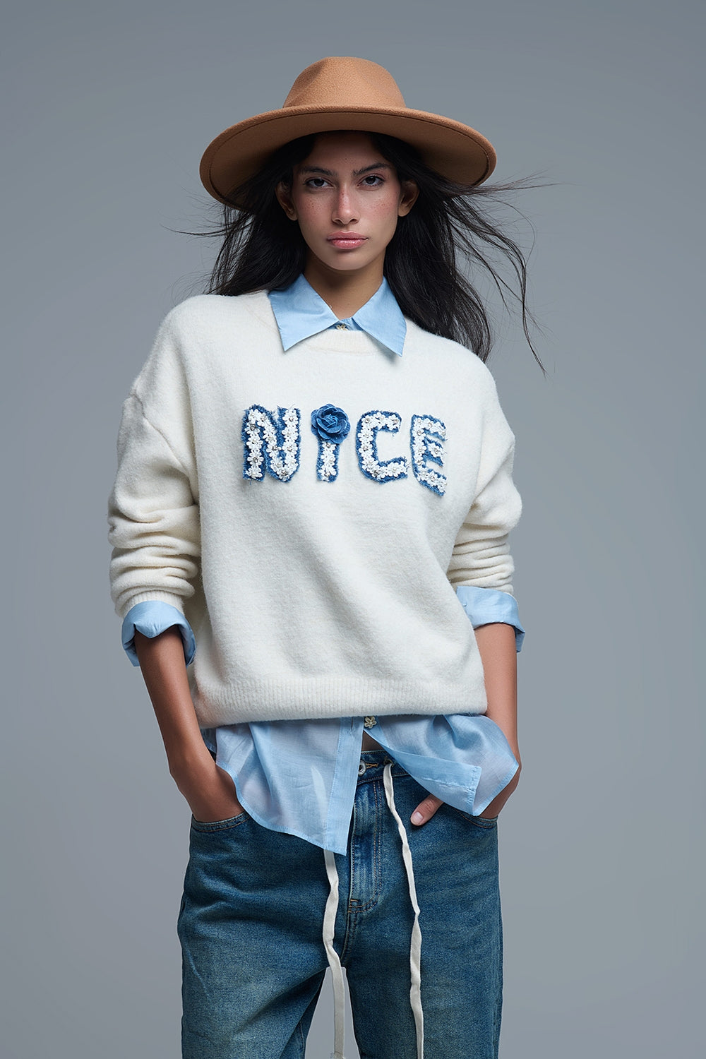 Pull crème à col rond avec Nice brodé