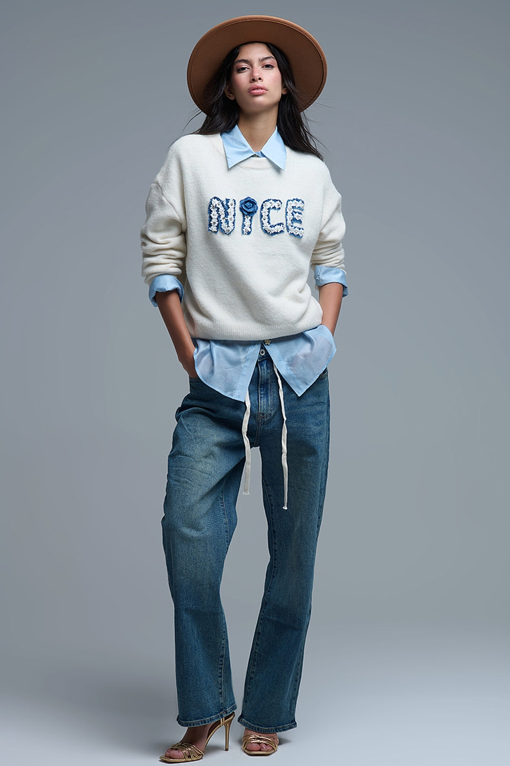 Pull crème à col rond avec Nice brodé