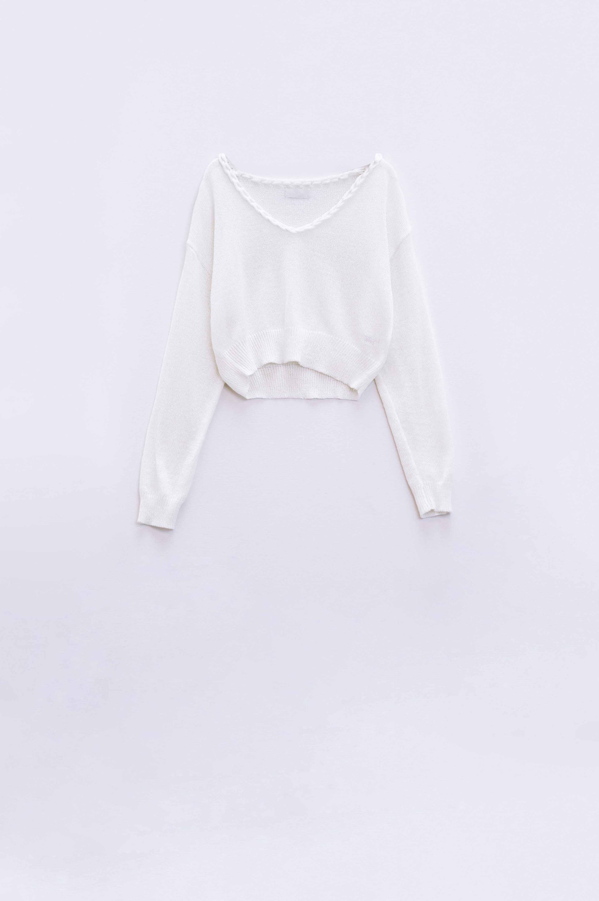 Q2 Pull crème à large col en V avec détails tressés