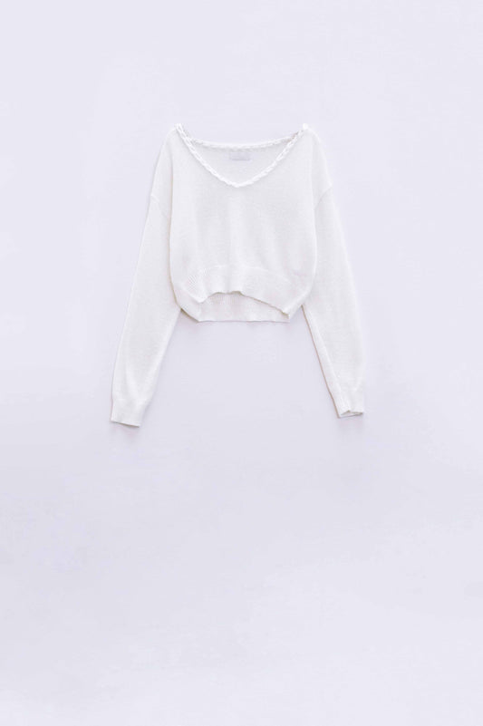Q2 Pull crème à large col en V avec détails tressés