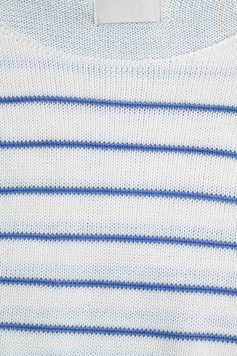 Pull crème à rayures bleues en maille fine