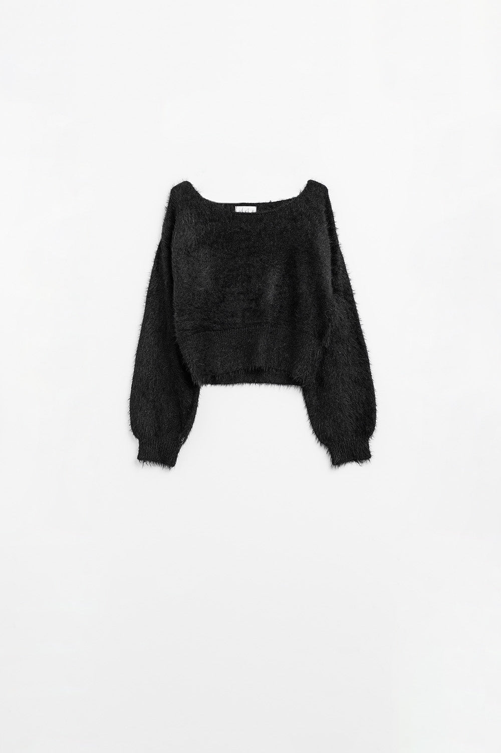 pull cropped fluffy en noir ajusté à la taille