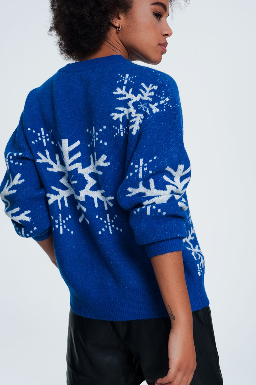 Pull de Noël motif flocon de neige en bleu