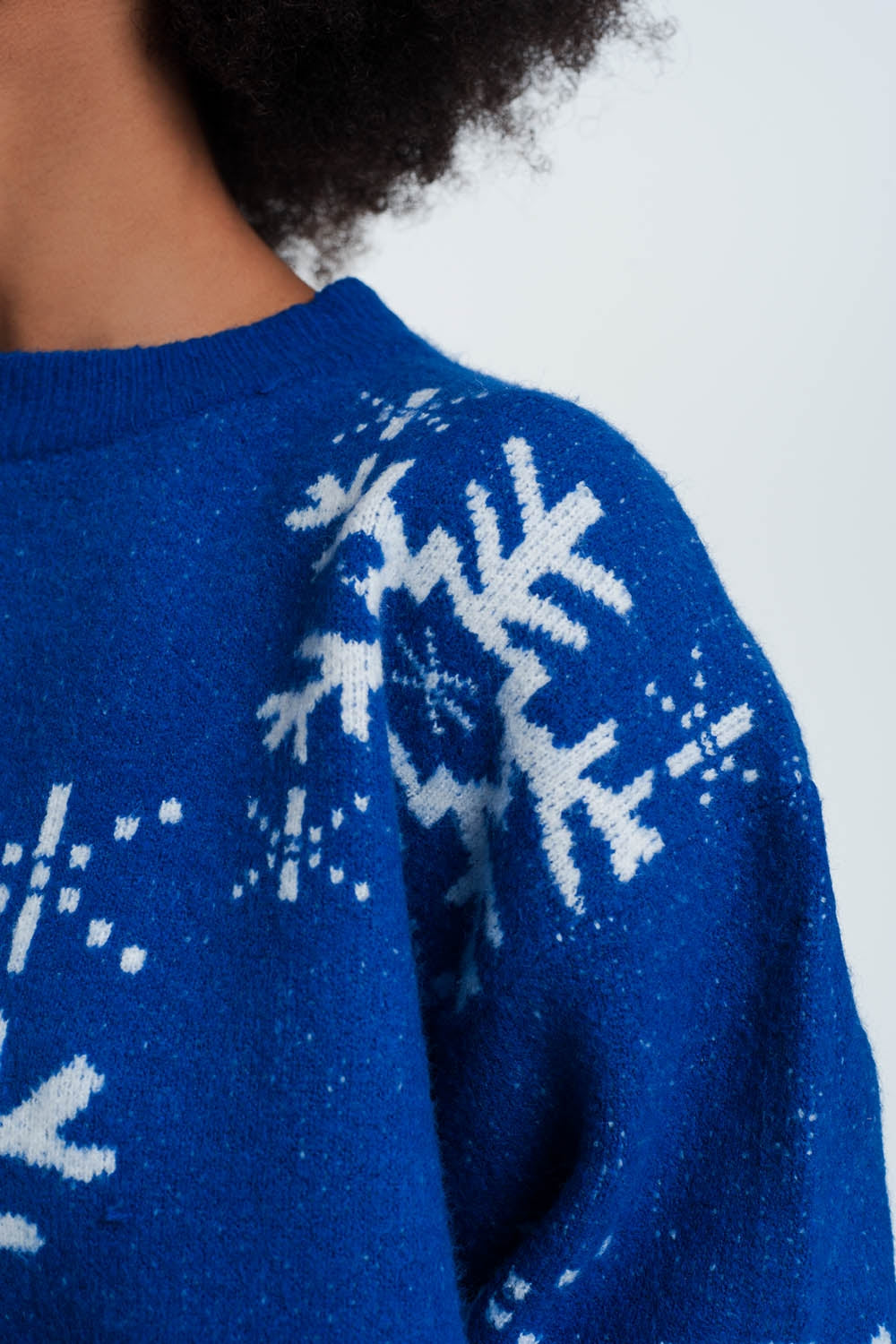 Pull de Noël motif flocon de neige en bleu