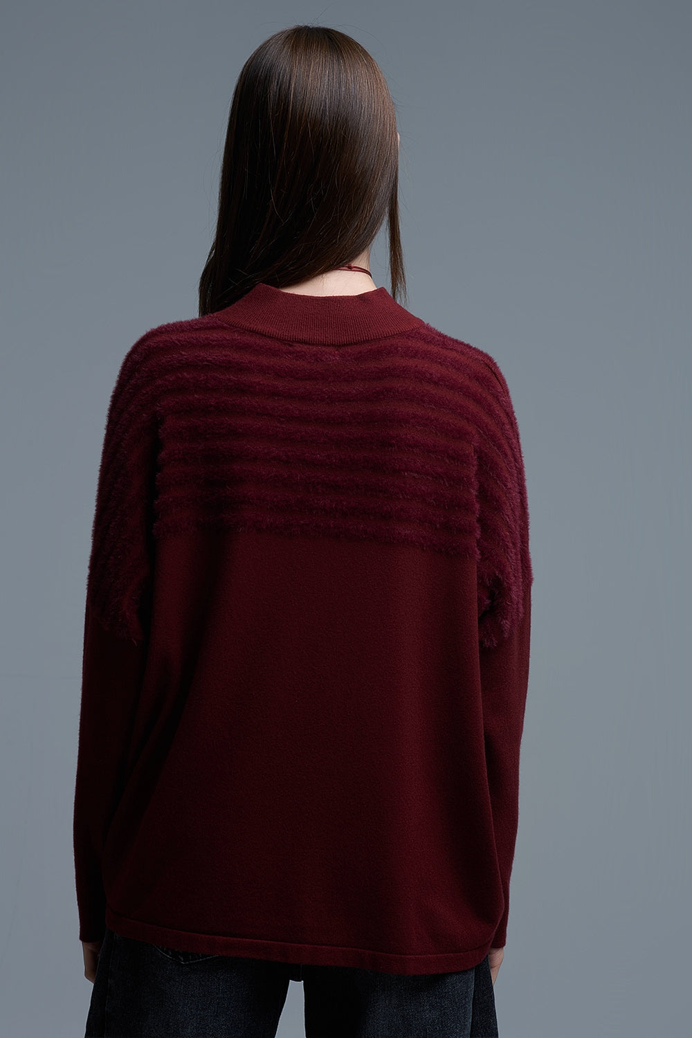 Pull décontracté à col montant et rayures texturées en bourgogne