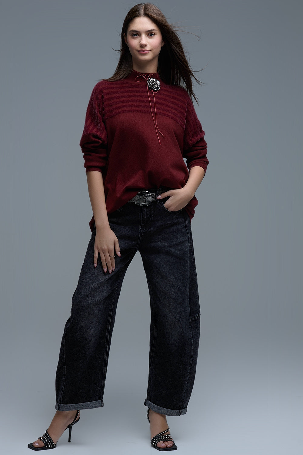 Pull décontracté à col montant et rayures texturées en bourgogne