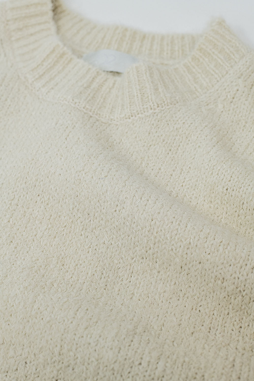 Pull en maille à col ras du cou Cozy Basic en crème