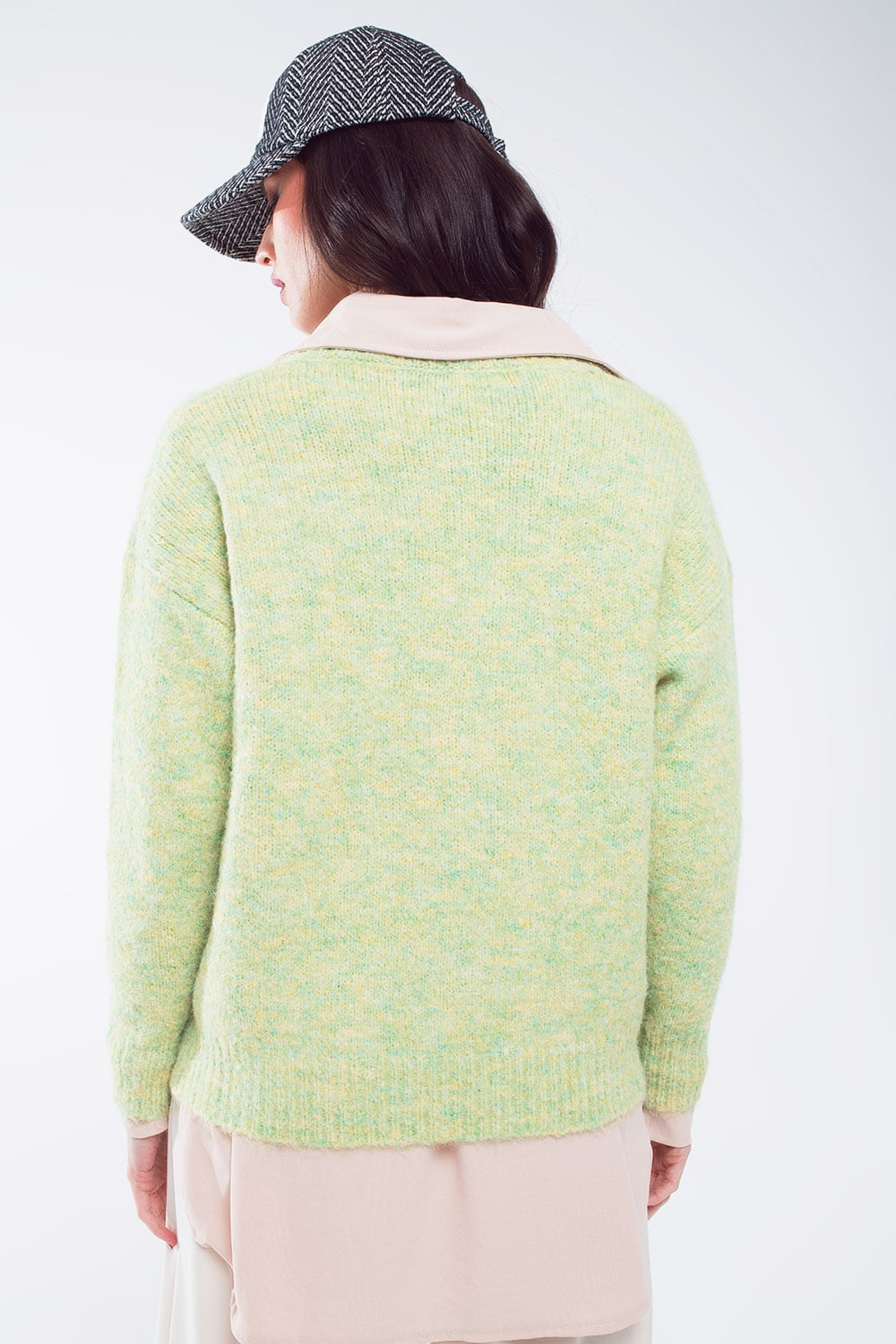 Pull en maille duveteuse verte avec col en V