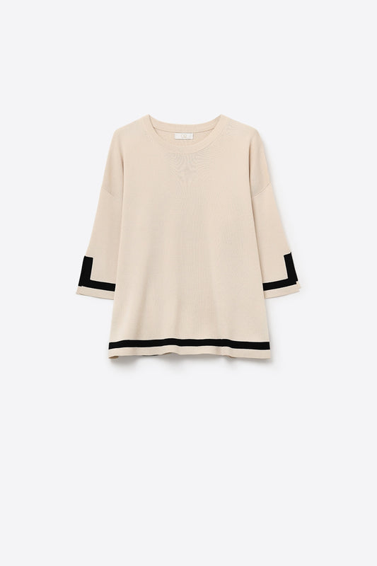 Q2 Pull en maille fine beige avec rayures contrastées en noir et manches 3/4