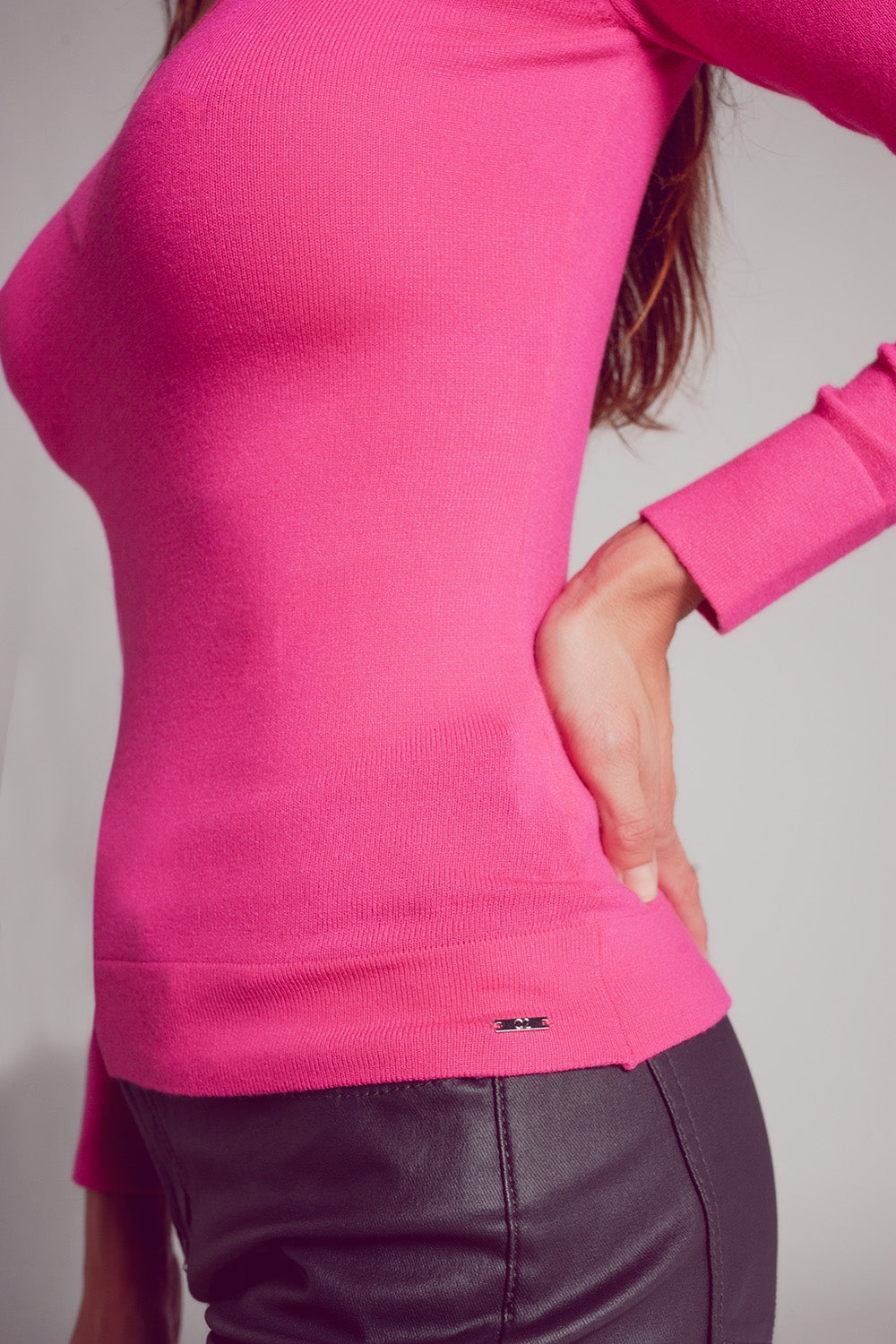 Pull en maille fine col V fuchsia