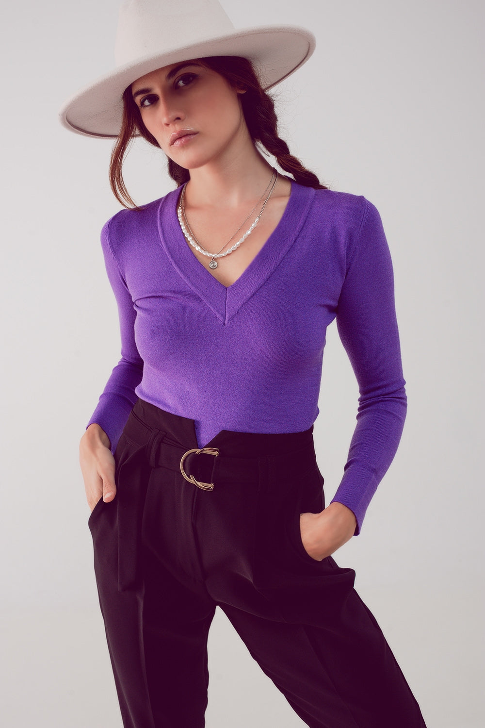 Pull en maille fine col V violet