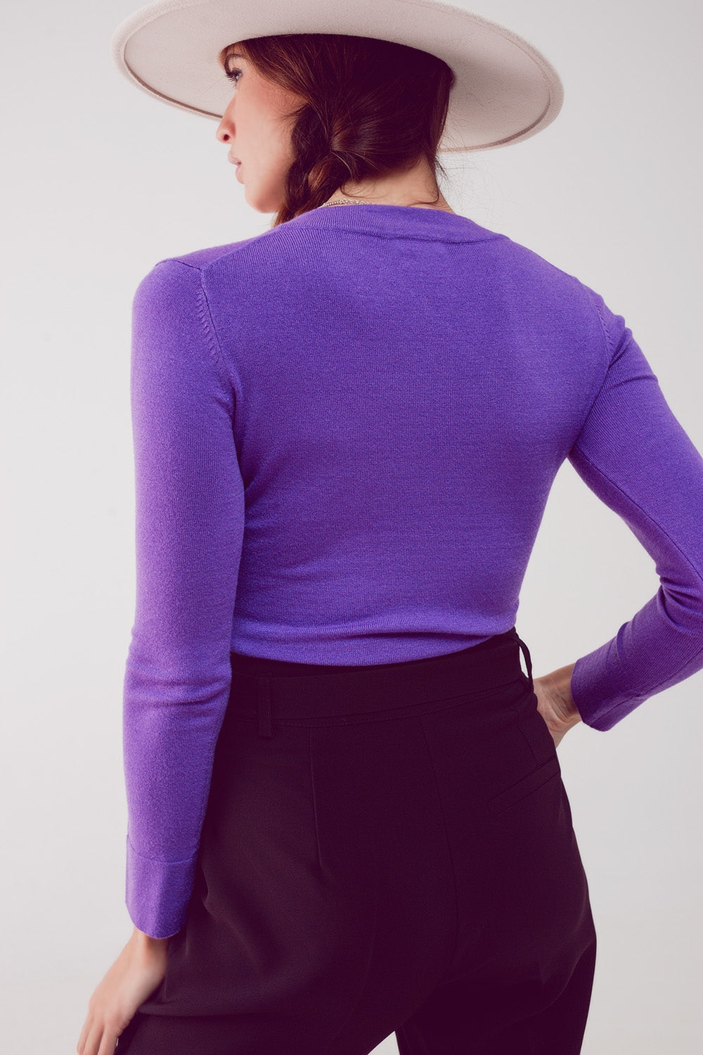 Pull en maille fine col V violet