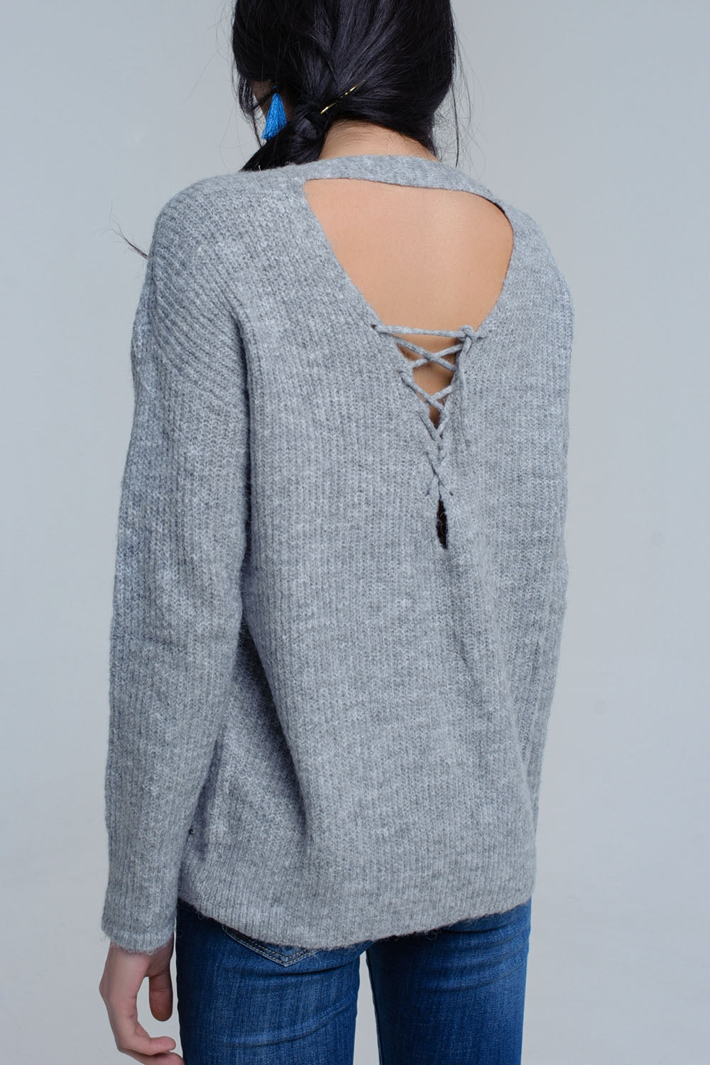 Pull en maille gris avec fermeture à nouer