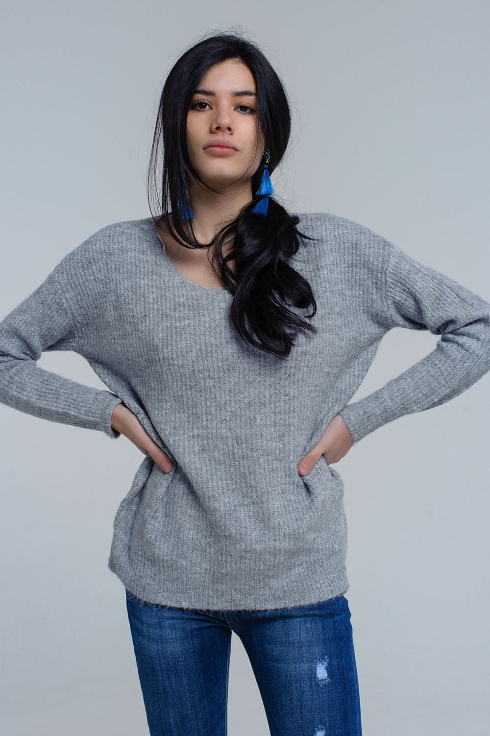 Pull en maille gris avec fermeture à nouer