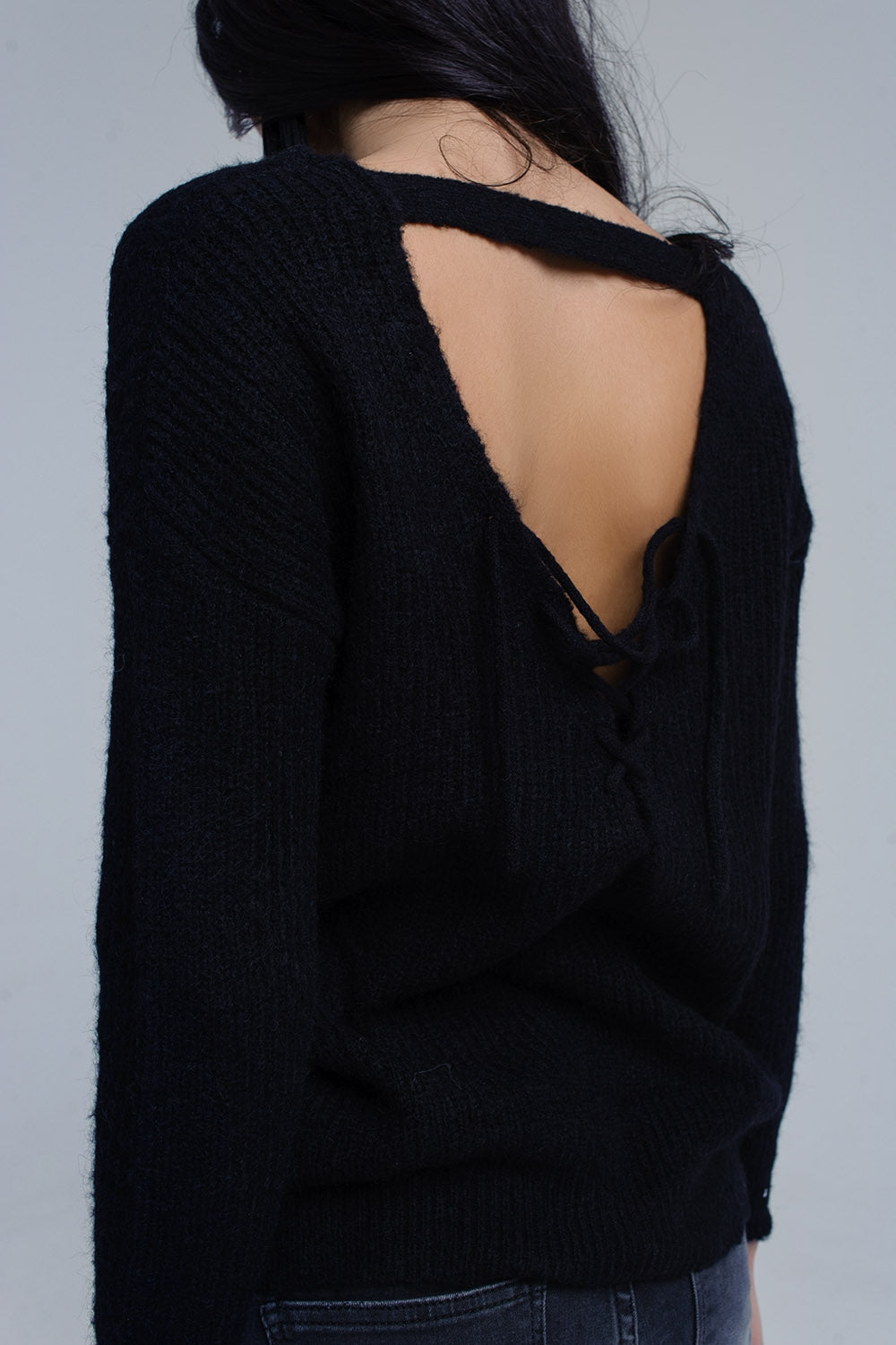 Pull en maille noir avec fermeture à nouer