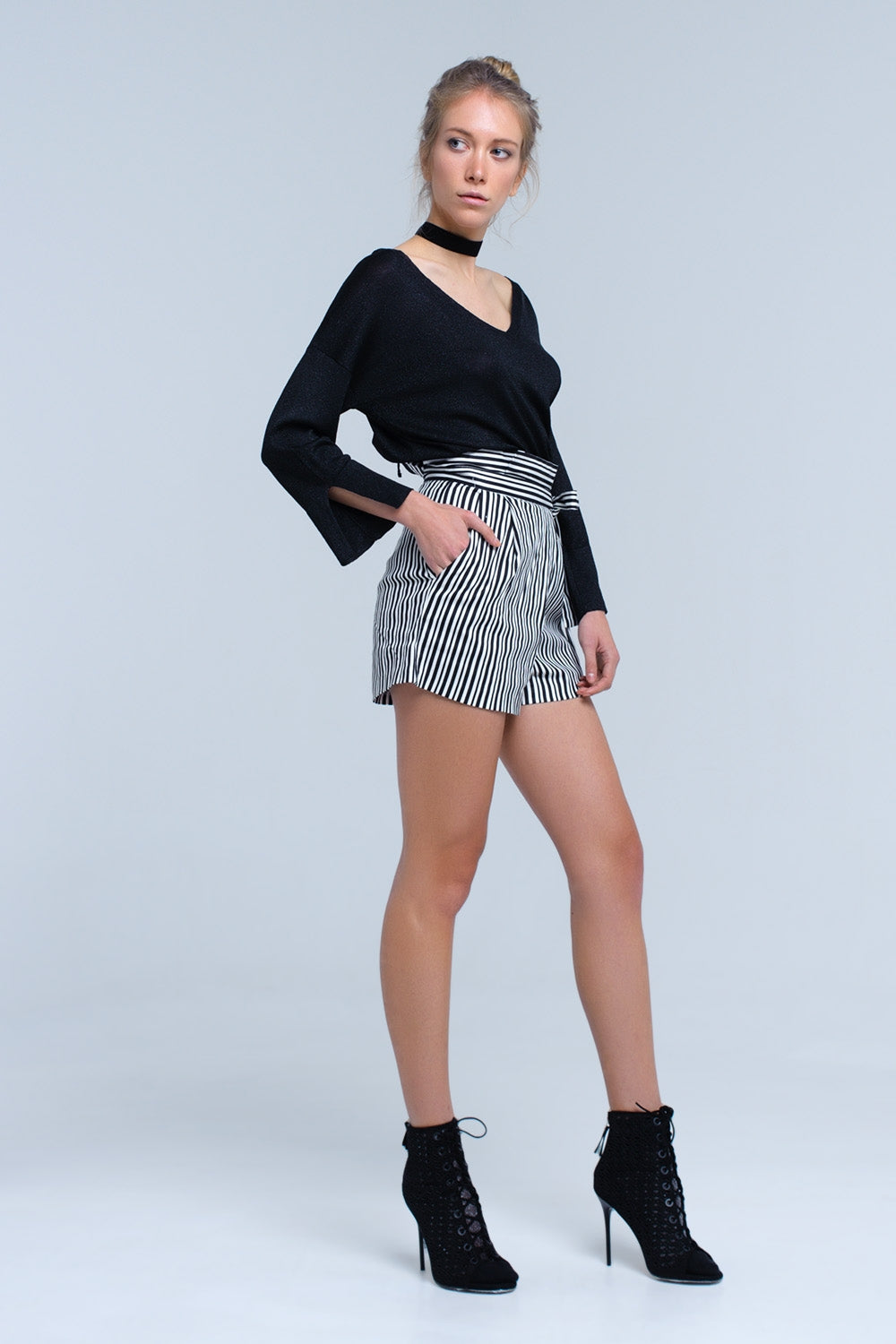 Pull en maille noire avec détail en lurex doré