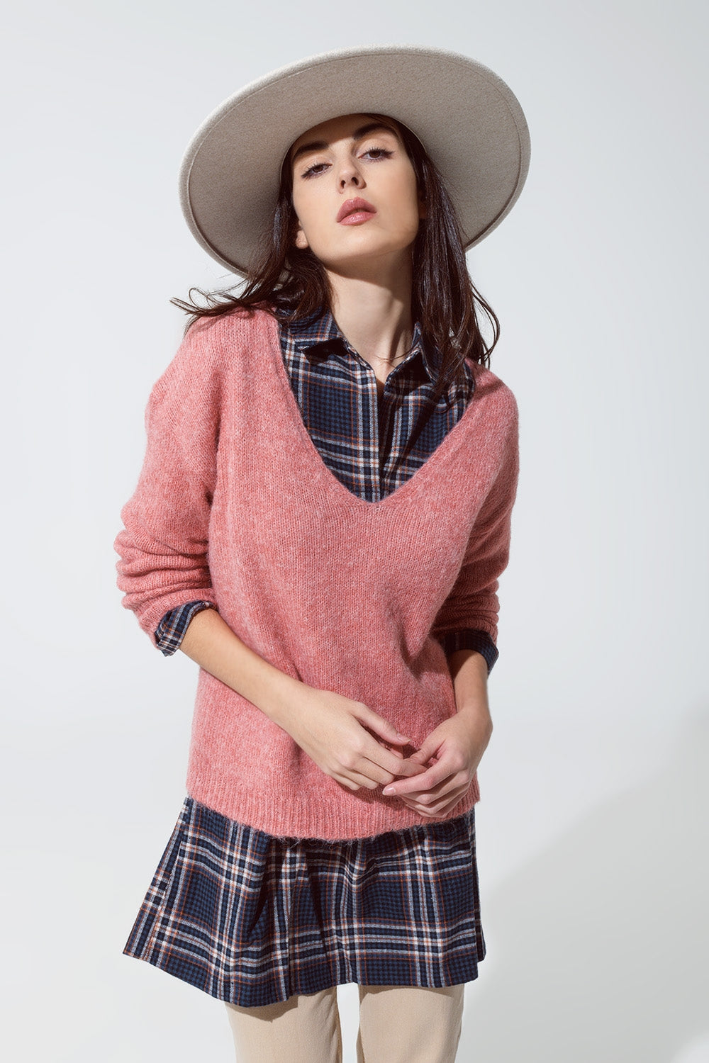 Pull en tricot à col en V rose tendre