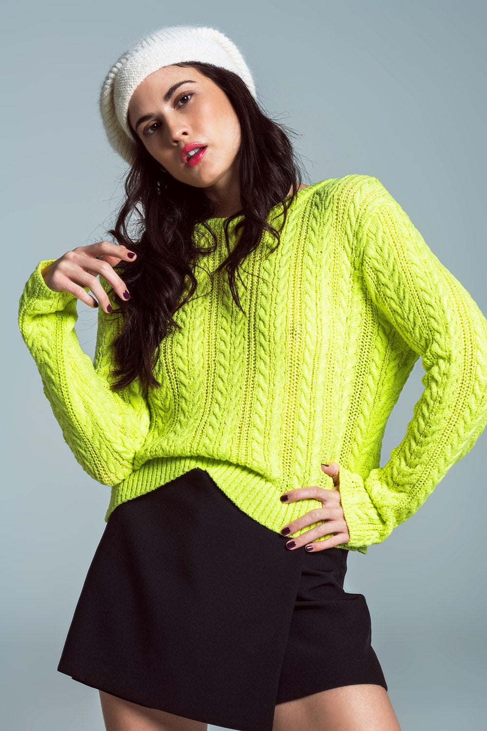 Pull en tricot câblé vert citron avec dos ouvert et nœuds