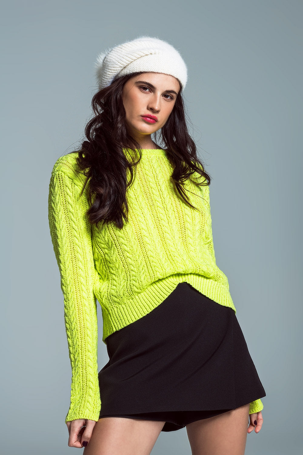 Pull en tricot câblé vert citron avec dos ouvert et nœuds