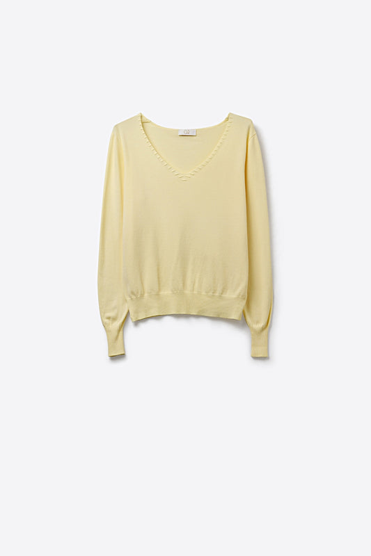Q2 Pull en tricot fin à col en V et encolure décorative en jaune