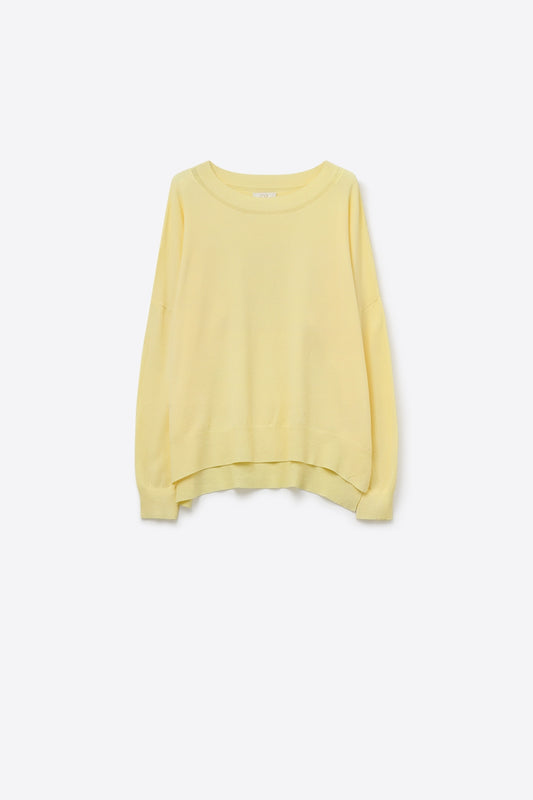 Q2 Pull en tricot jaune avec col en maille