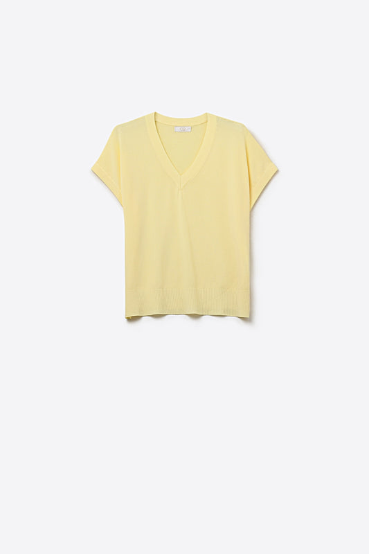 Q2 Pull fin en tricot léger à large col en V en jaune