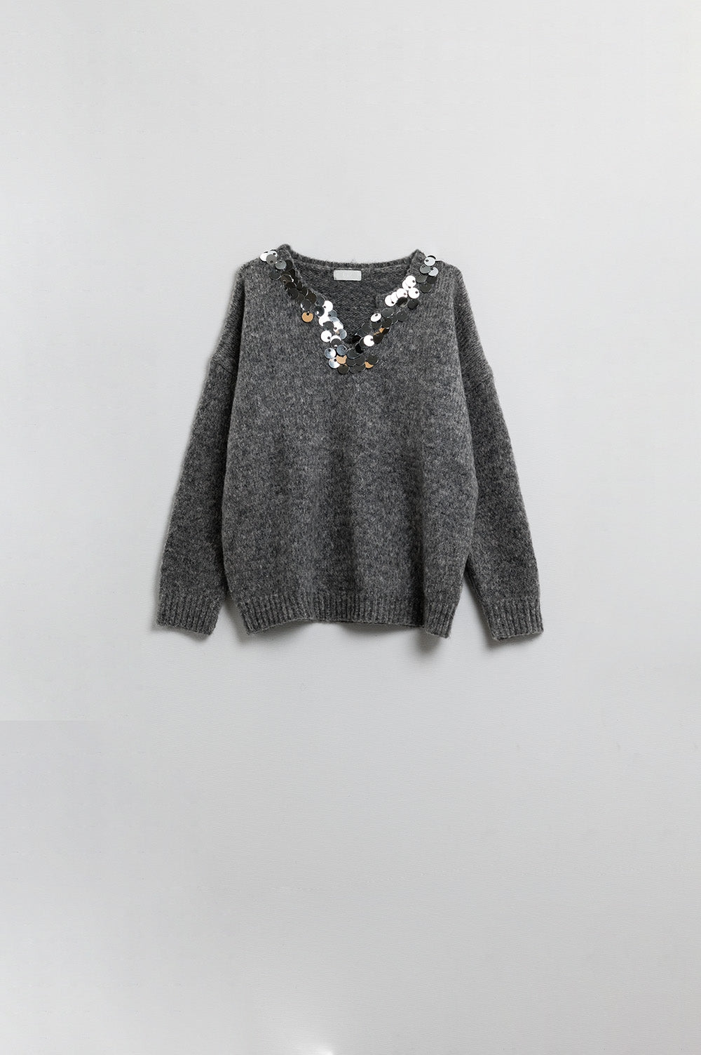 Pull gris à col en V et à paillettes