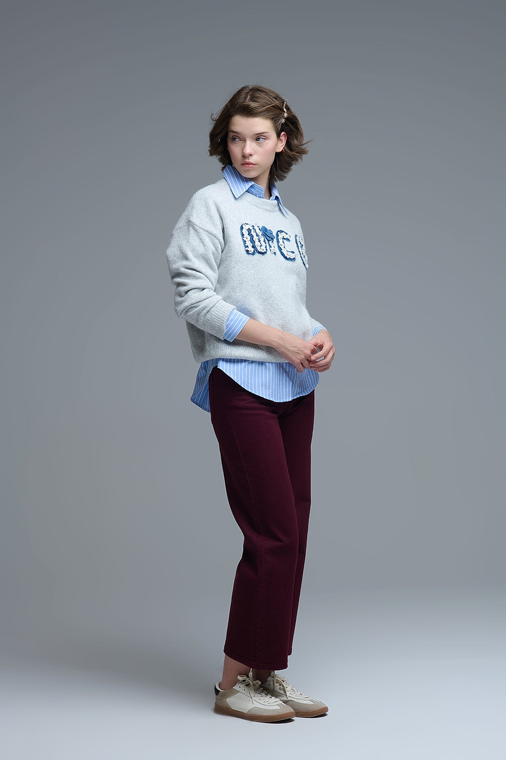 Pull gris à col rond avec broderies Nice