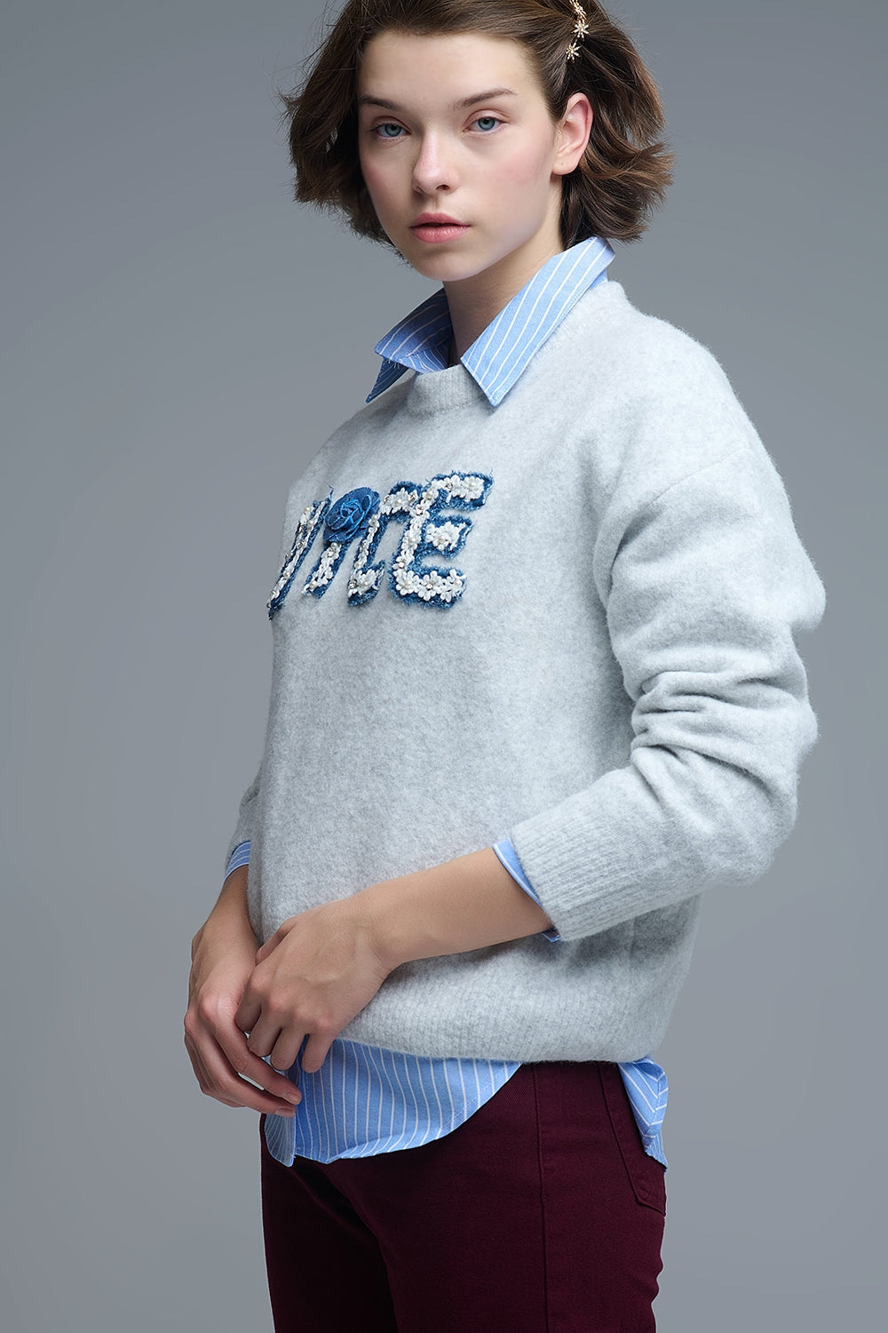 Pull gris à col rond avec broderies Nice