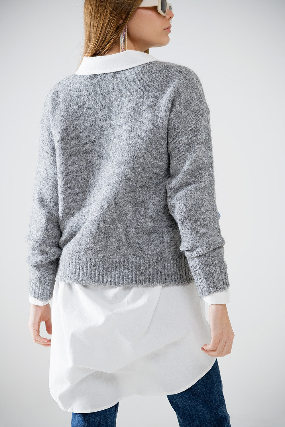 Pull gris avec étoiles brodées