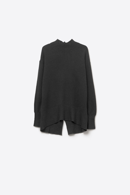 Q2 Pull noir ample avec dos ouvert