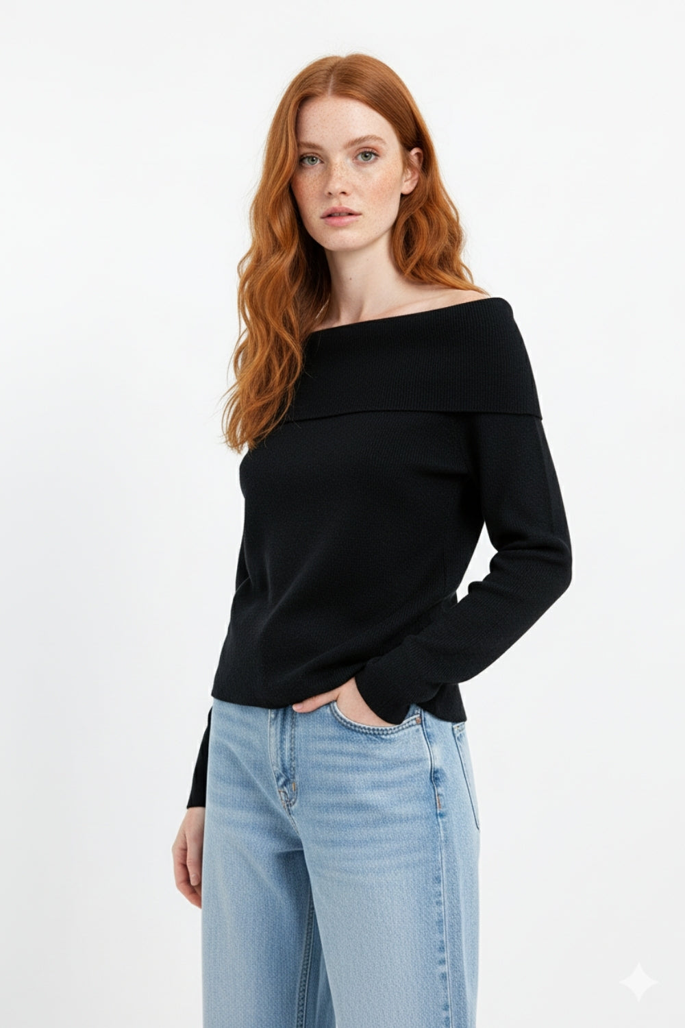 pull noir en maille fine avec large col bateau