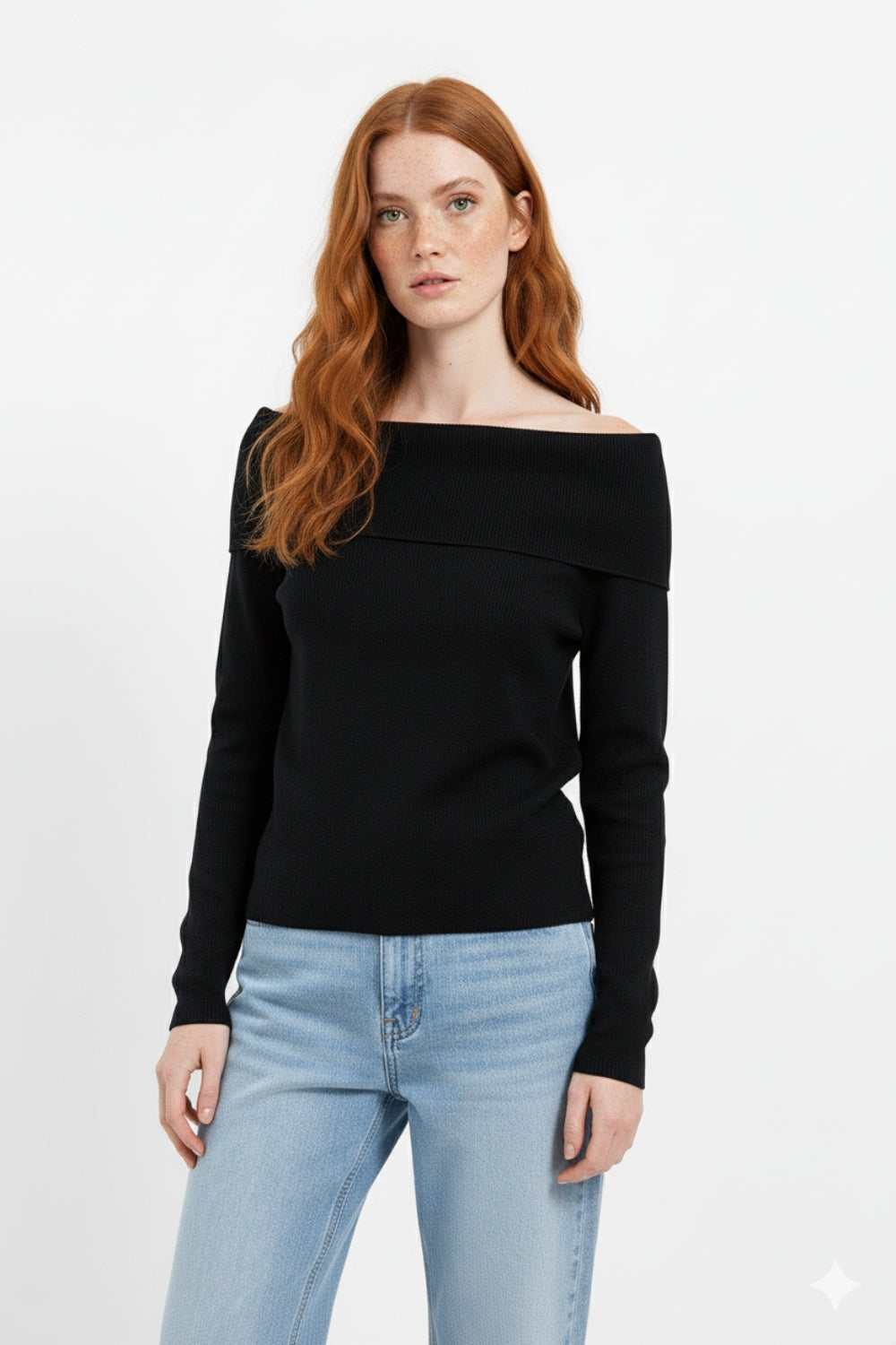 pull noir en maille fine avec large col bateau
