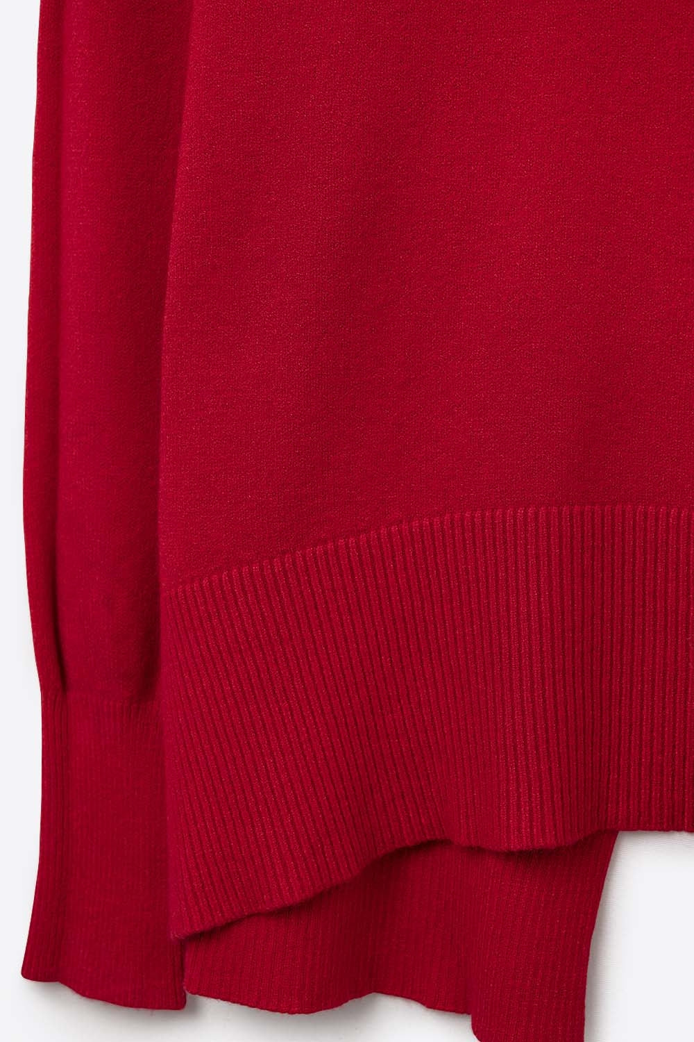 Pull-over ample rouge à dos ouvert