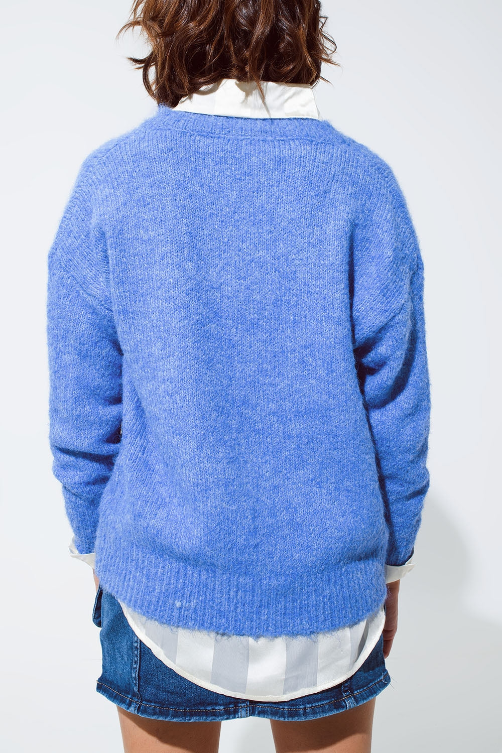 pull-over en maille duveteuse à col en V bleu