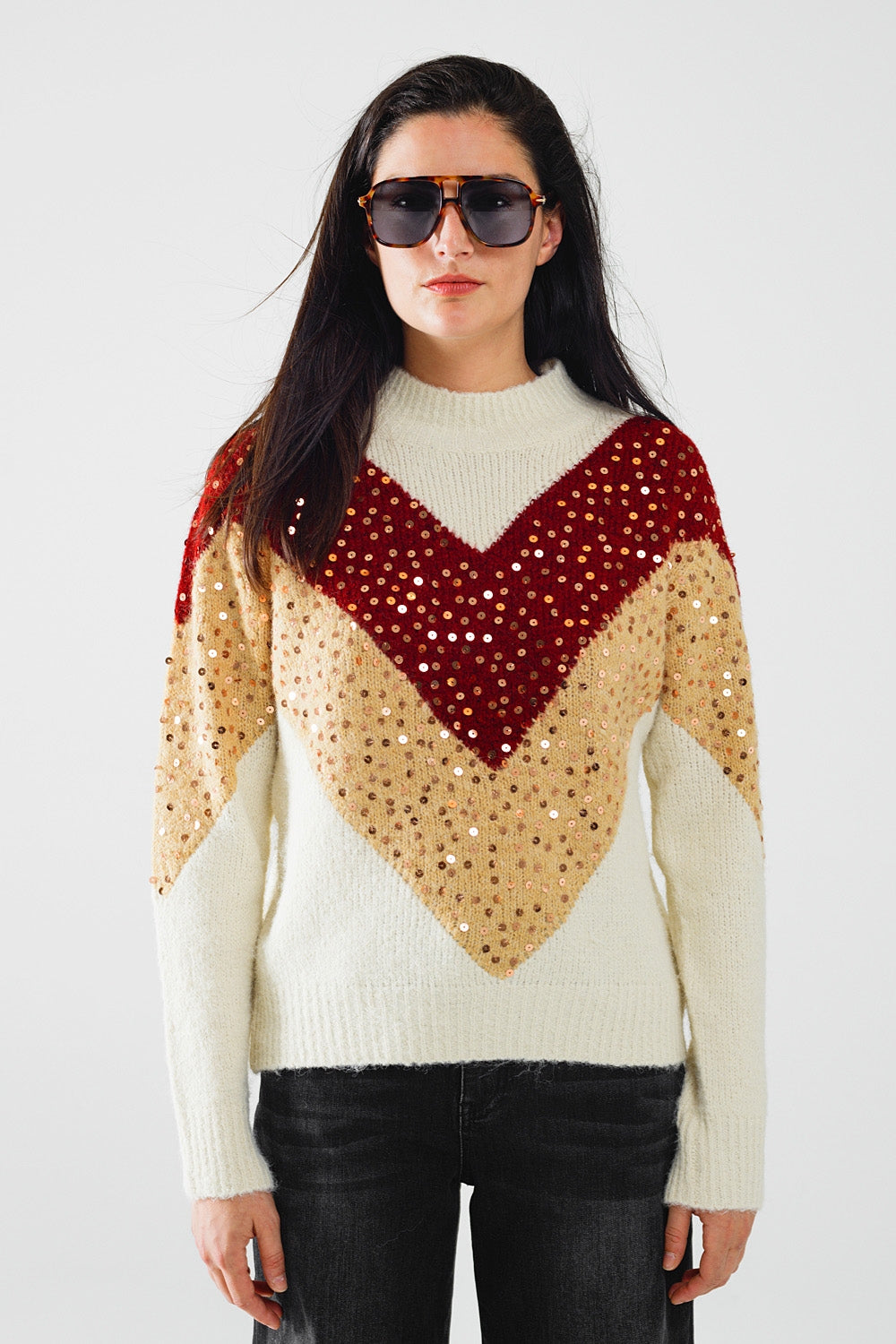 Q2 pull-over en tricot couleur block bordeaux et beige avec ornements en paillettes