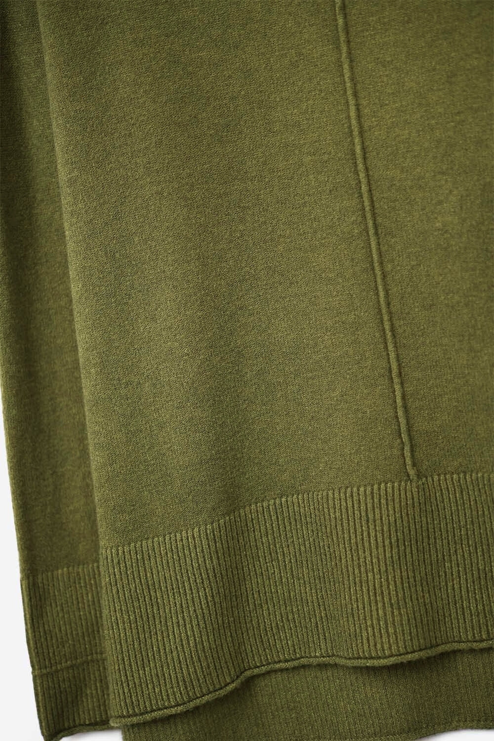 Pull oversize à col roulé vert militaire