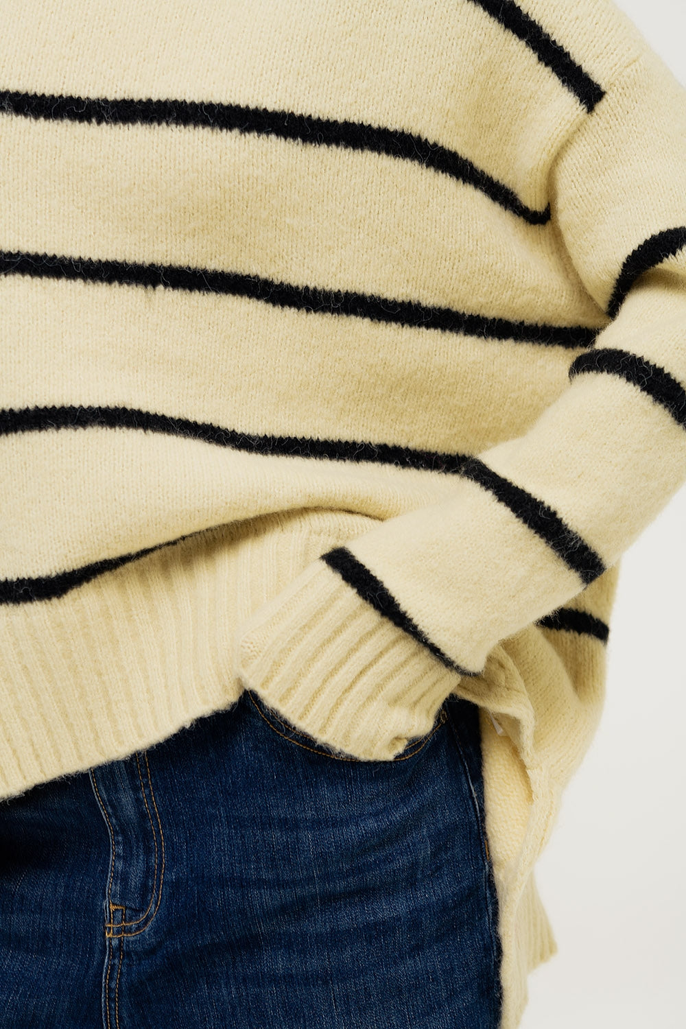 Pull oversize crème à rayures noires