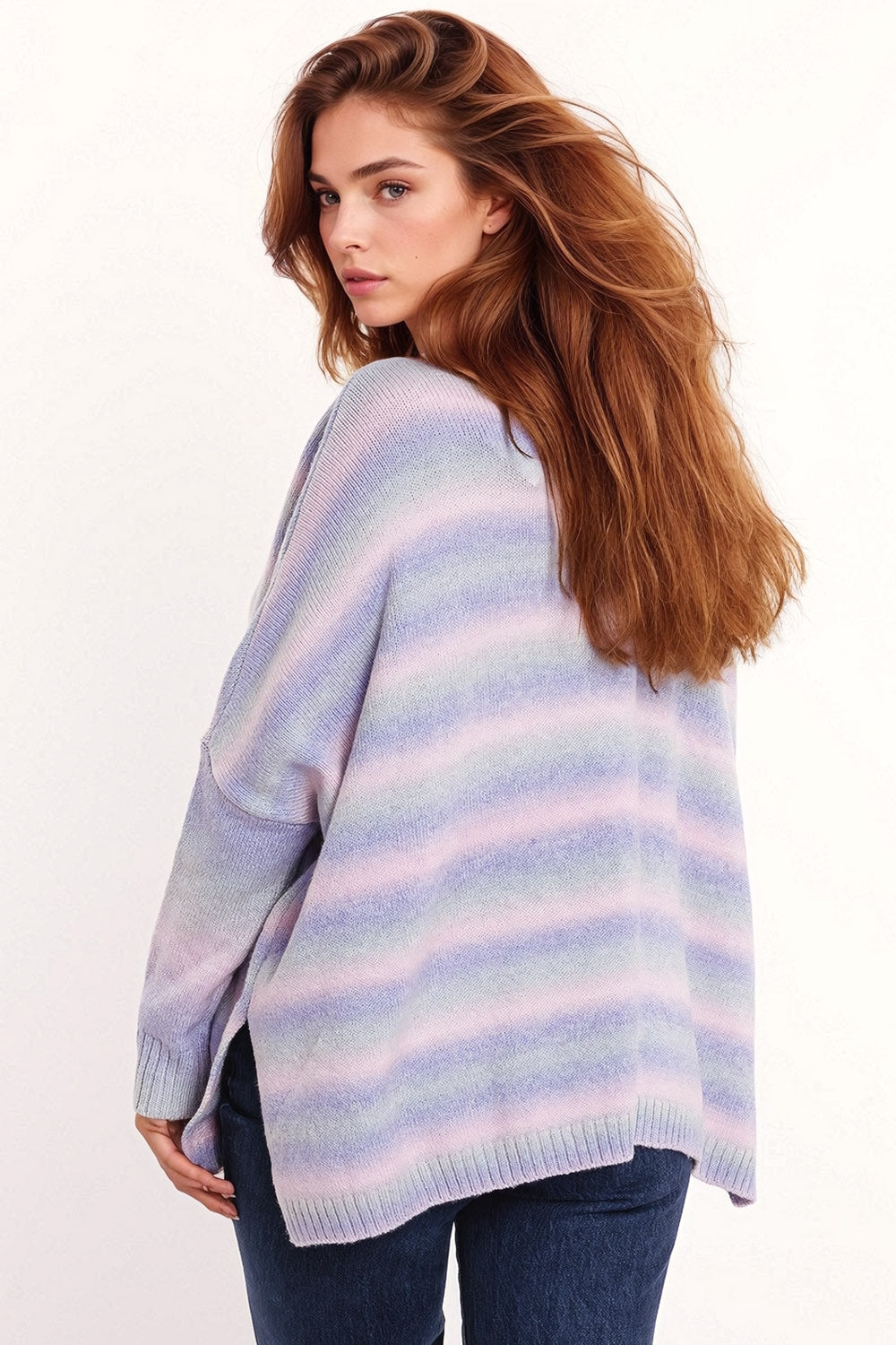 Pull oversize multicolore en nuances de violet à col montant et fentes latérales