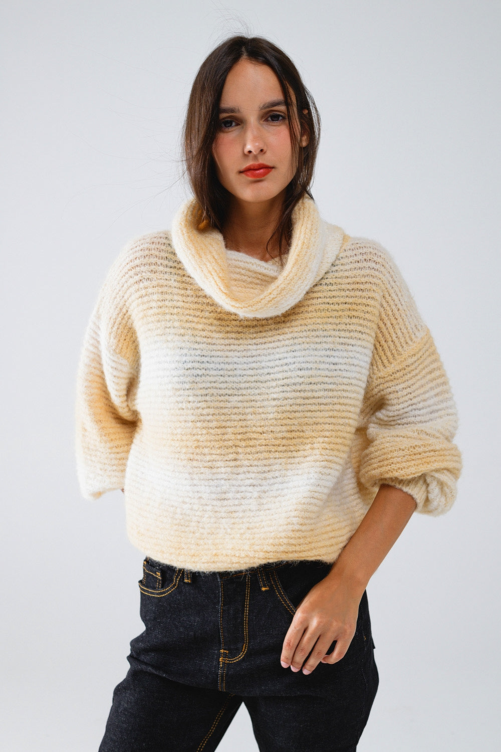 Pull oversize à col roulé Comfy dans des tons chauds et neutres