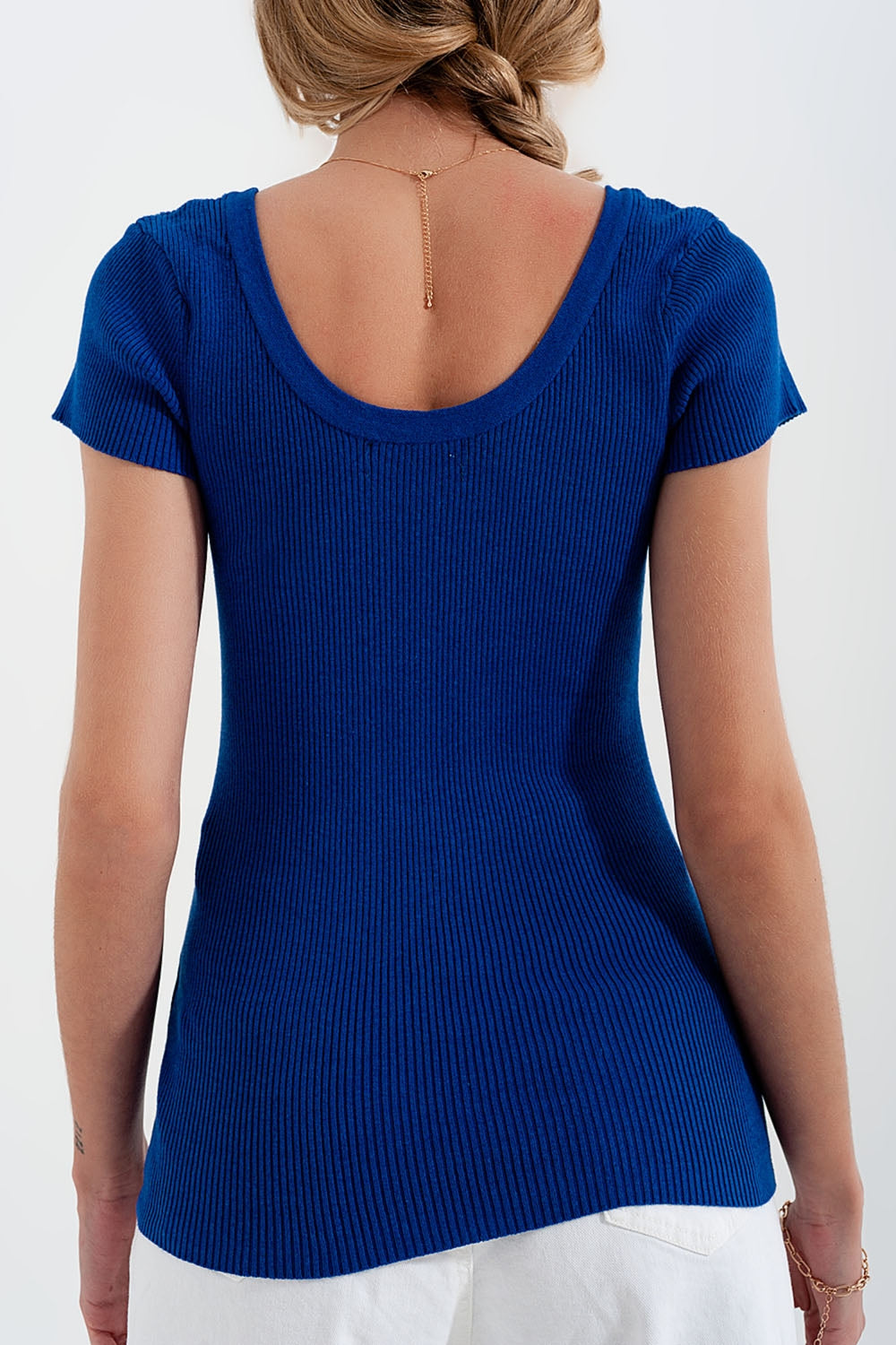 Pull ras de cou moulant en maille côtelée bleu