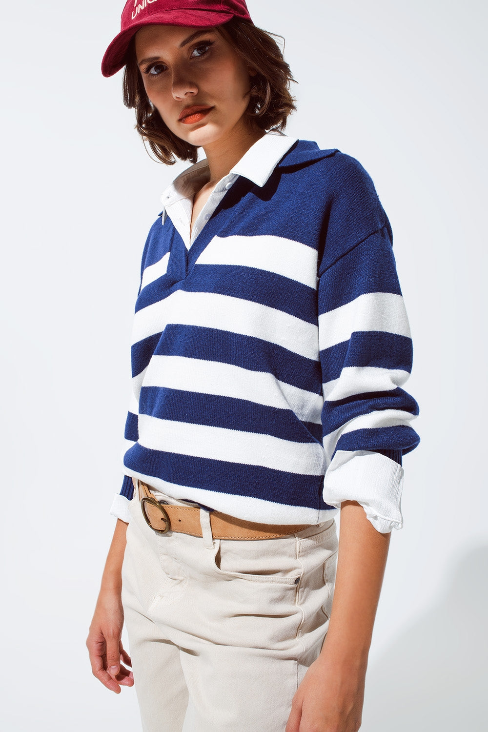 Pull rayé bleu et blanc à col V et col polo