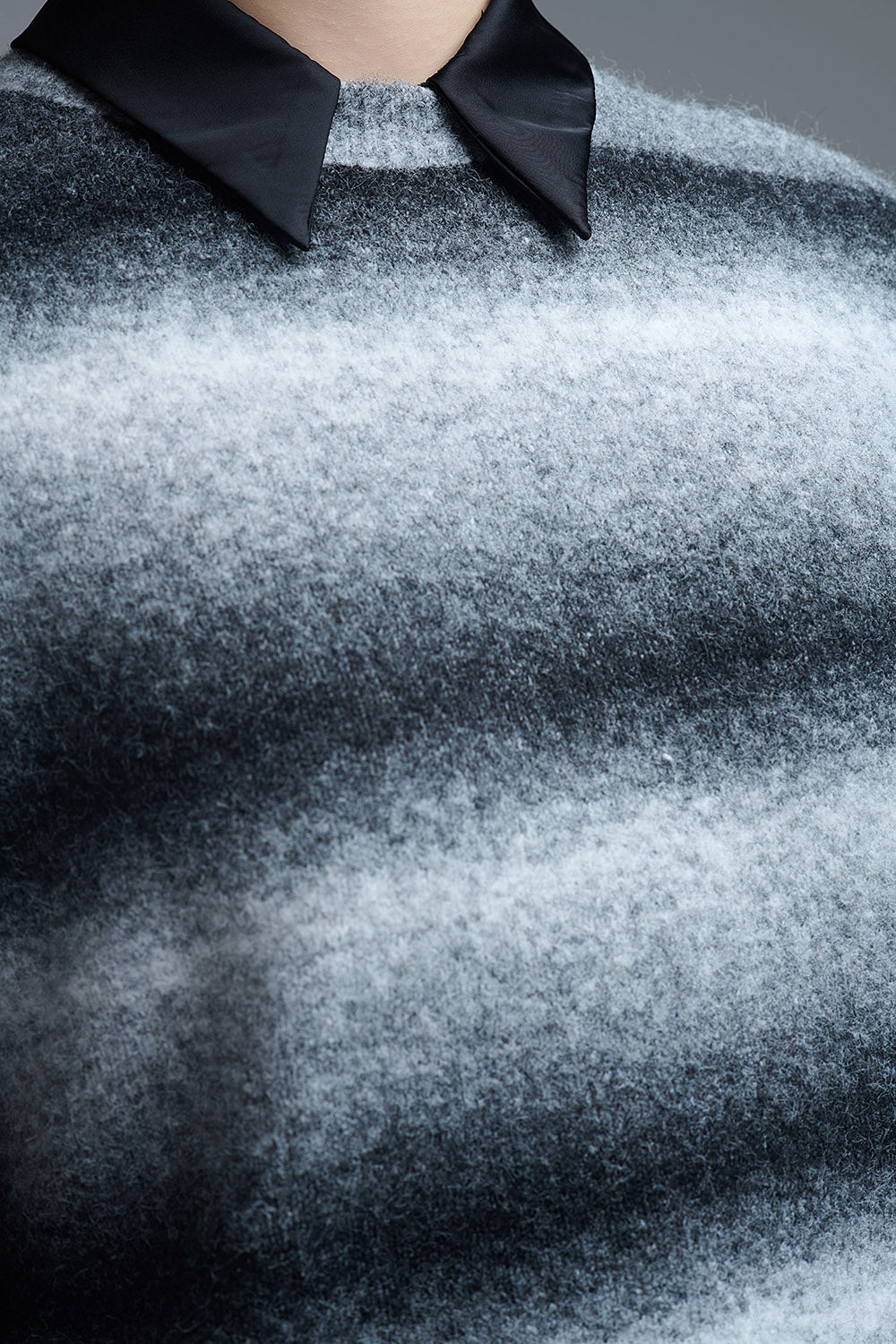 Pull rayé ombré à manches courtes en gris