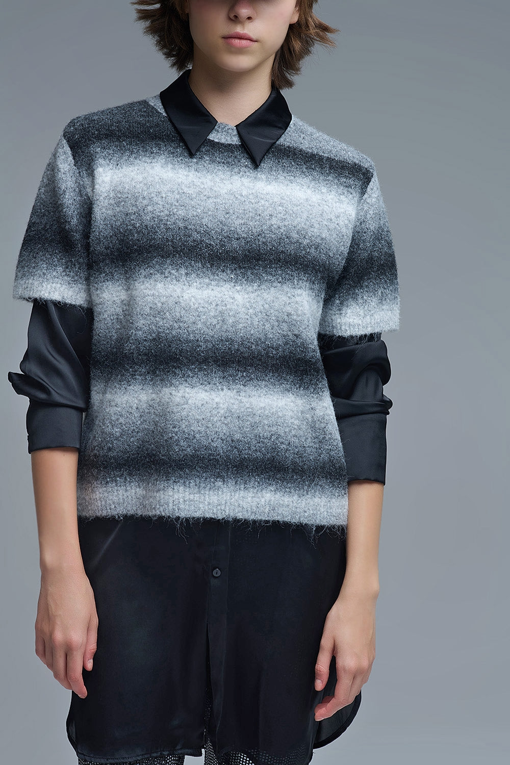 Pull rayé ombré à manches courtes en gris